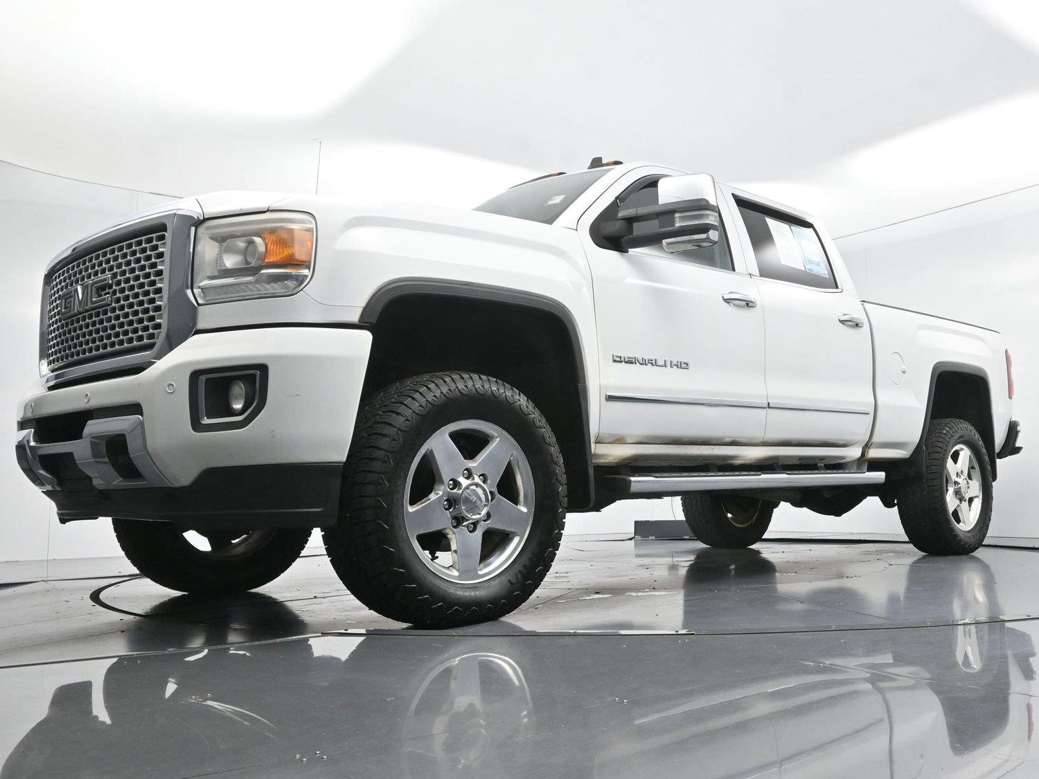 Used 2015 GMC Sierra 2500 Denali w/ Duramax Plus Package AWD/4WD image 45
