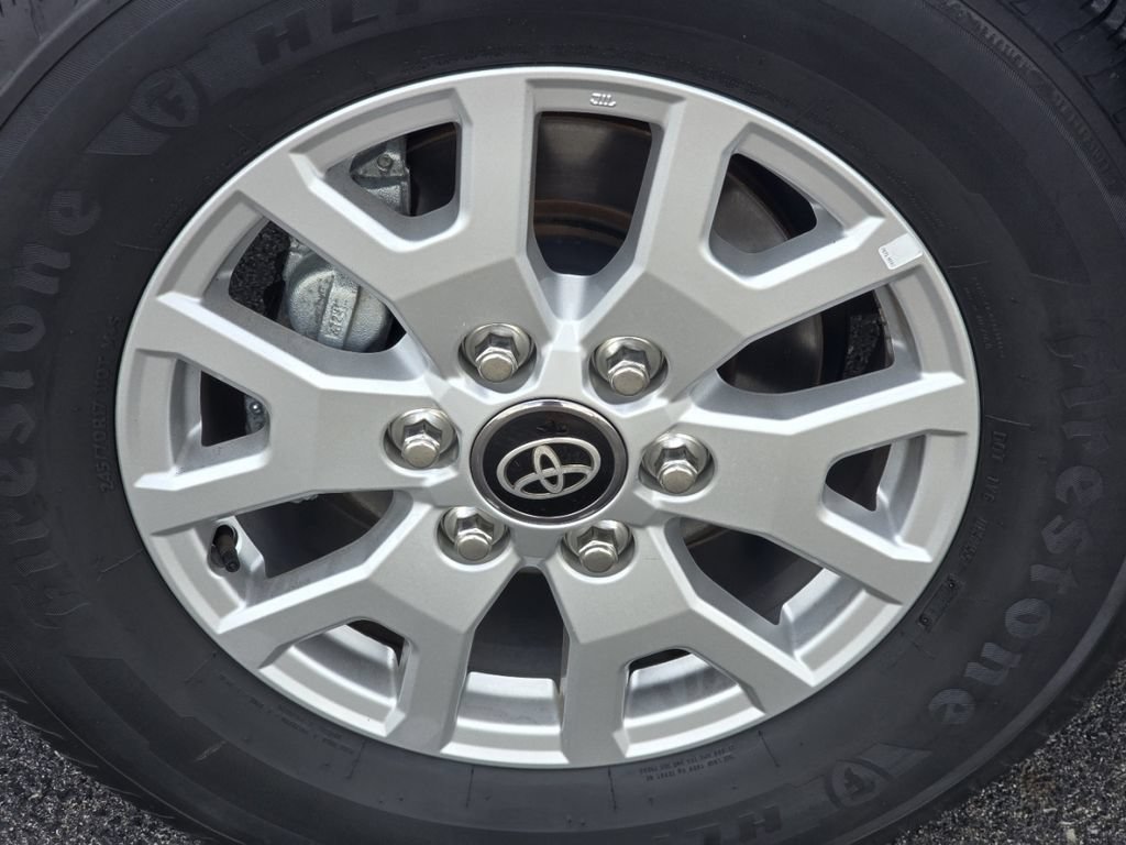 Certified 2024 Toyota Tacoma SR AWD/4WD image 8