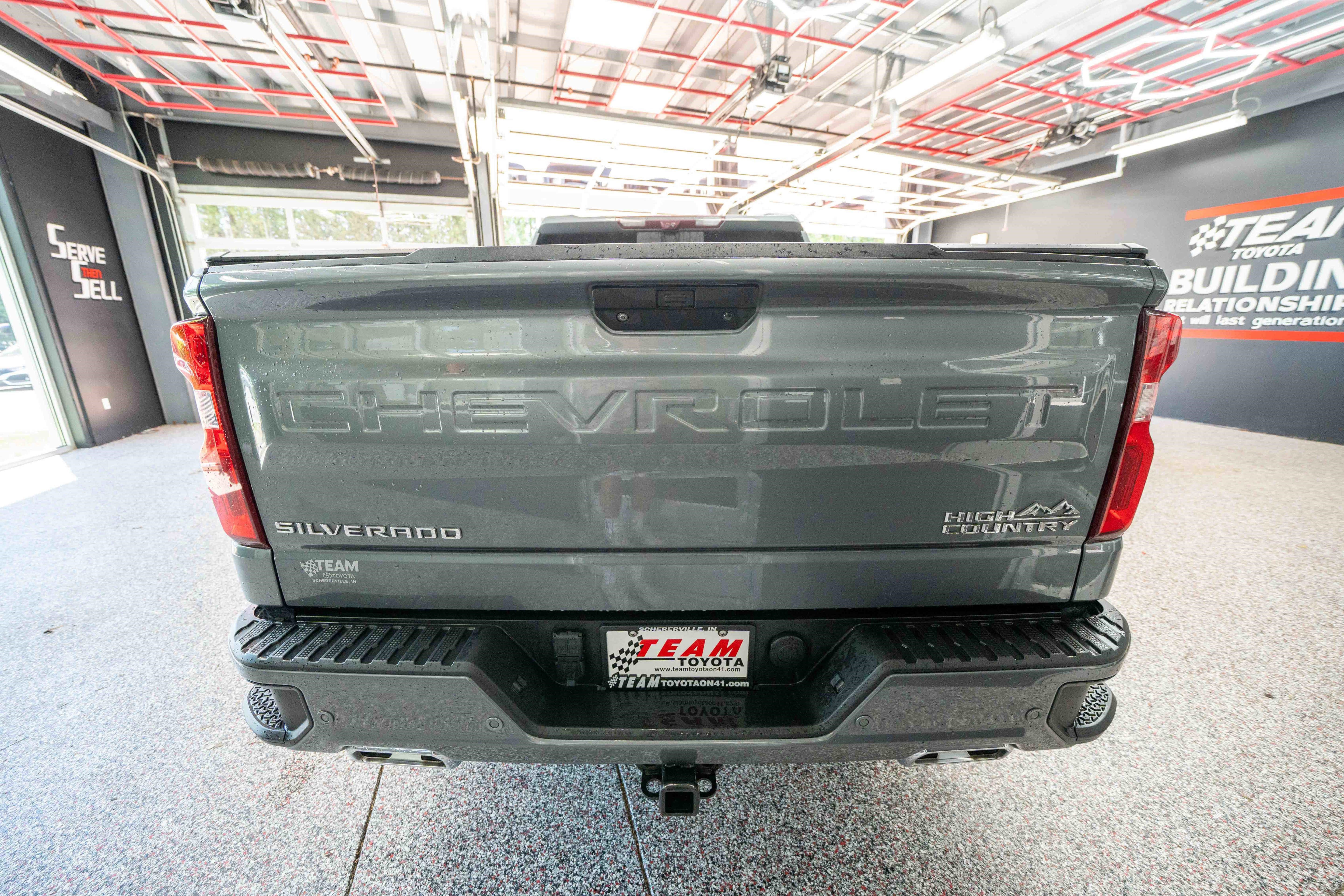 Used 2021 Chevrolet Silverado 1500 High Country w/ Technology Package AWD/4WD image 3