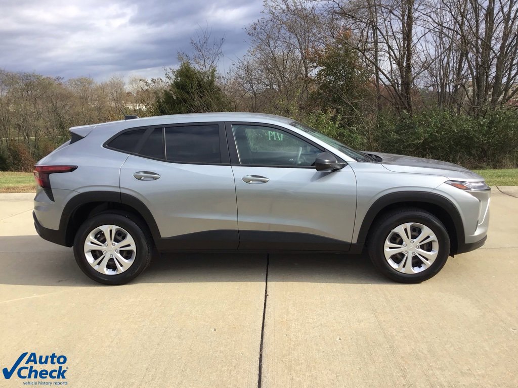 Used 2024 Chevrolet Trax LS w/ Driver Confidence Package image 2