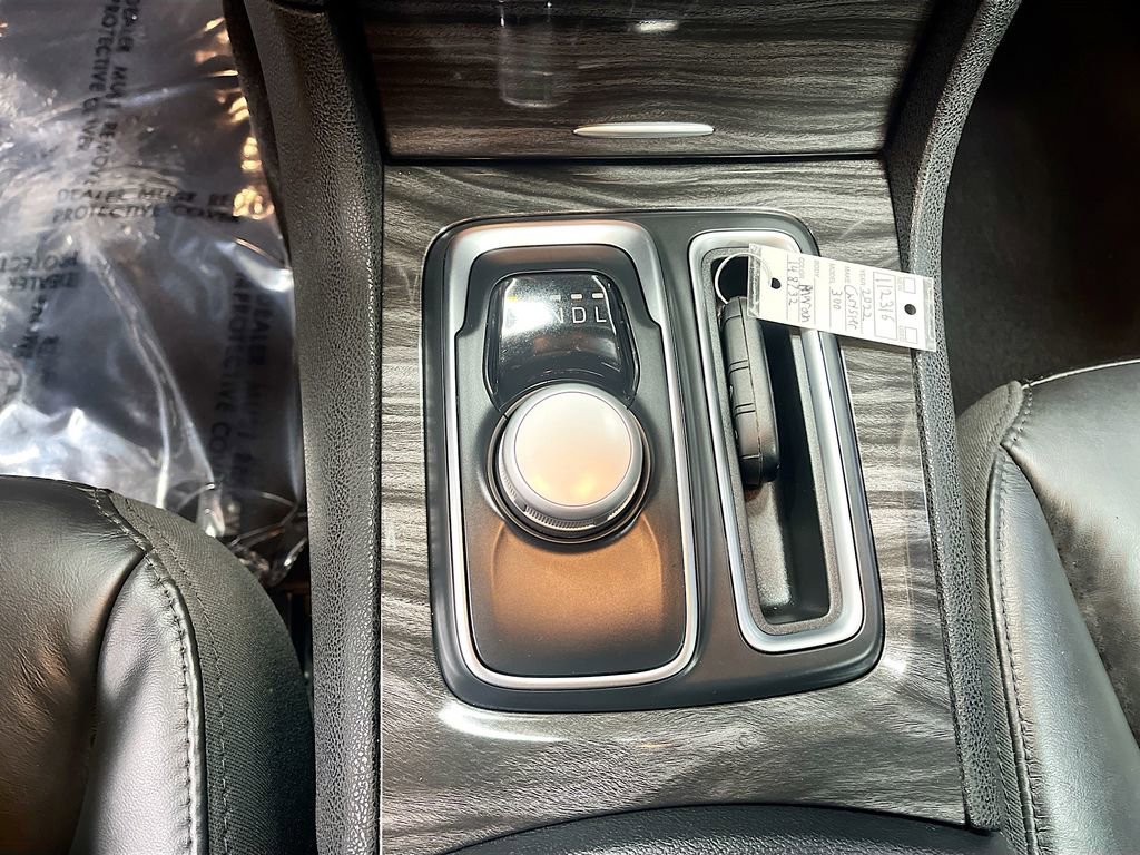 Used 2022 Chrysler 300 Touring L image 16