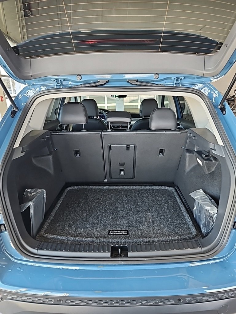 Used 2025 Volkswagen Taos SEL image 19