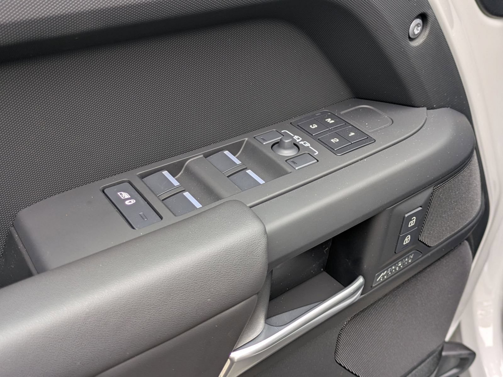 New 2026 Land Rover Defender 110 X-Dynamic SE AWD/4WD image 12