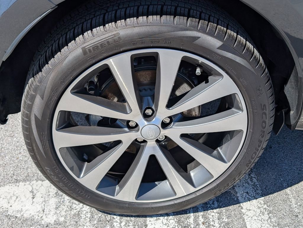 Certified 2025 Land Rover Range Rover Evoque Dynamic SE image 32