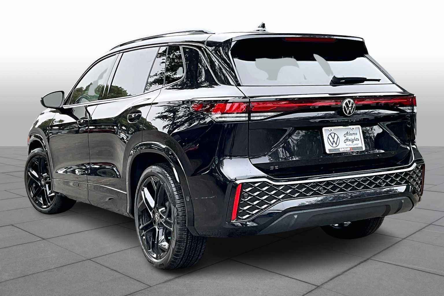 New 2026 Volkswagen Tiguan SE R-Line image 12