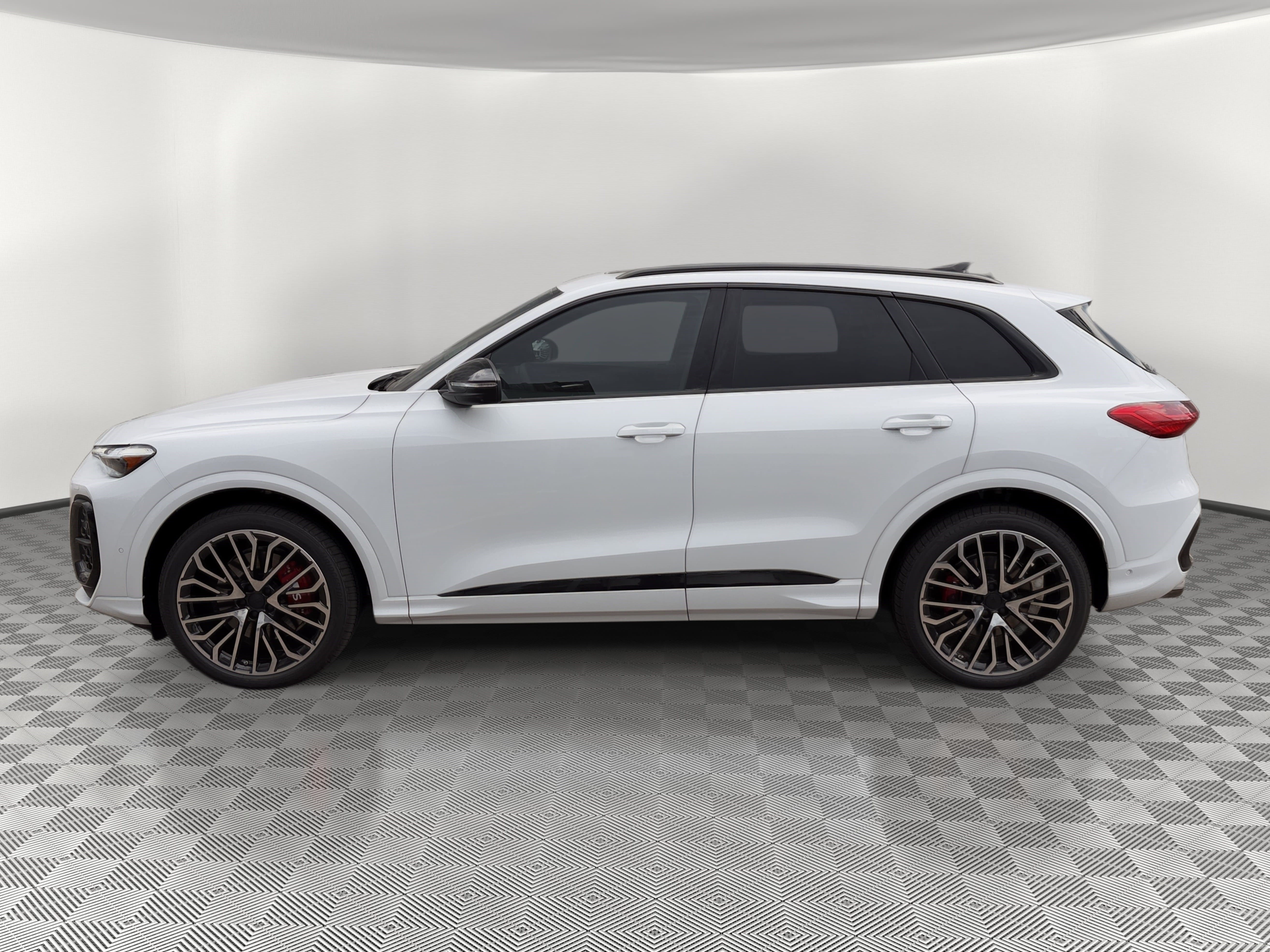 Used 2026 Audi SQ5 Prestige AWD/4WD image 2
