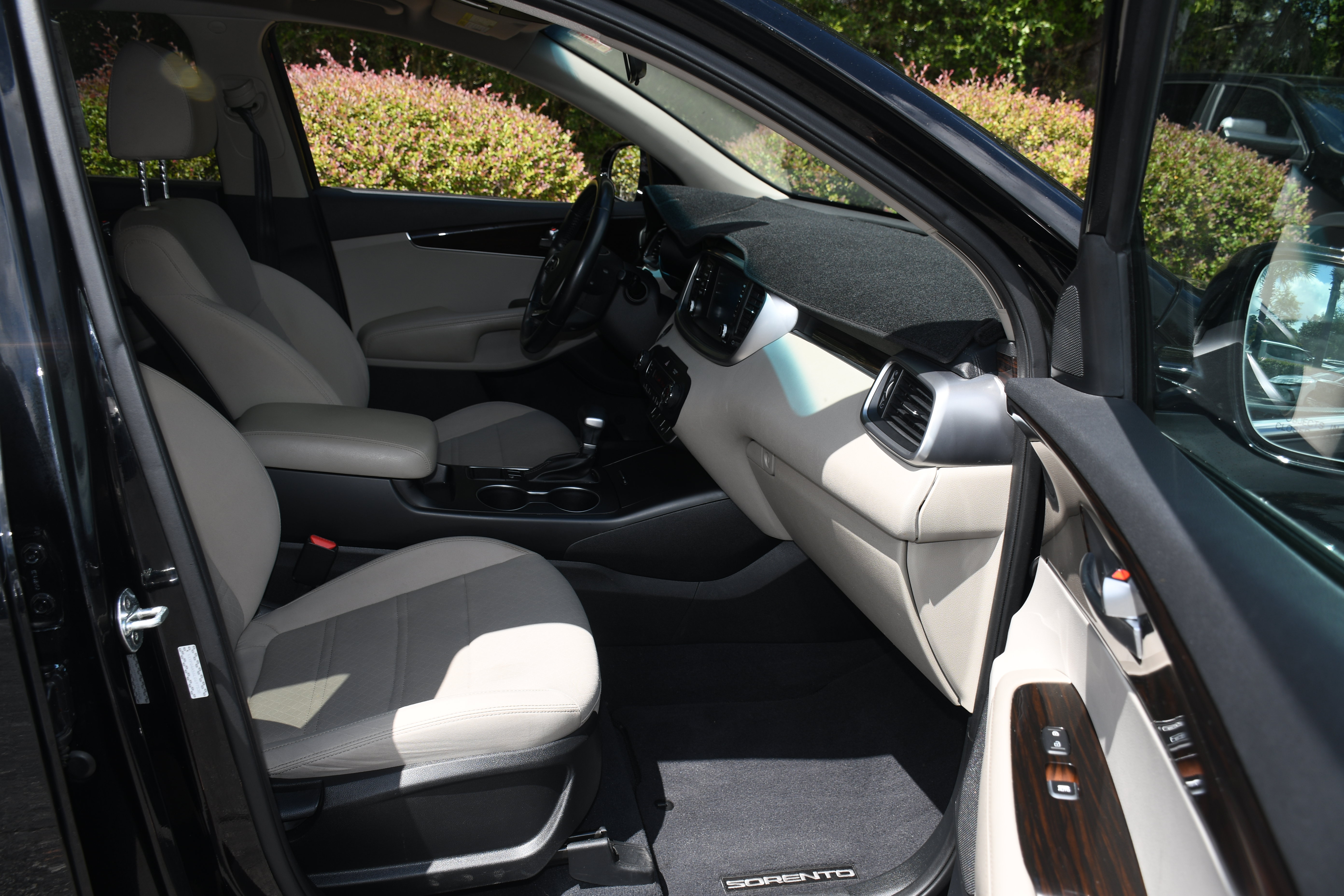 Used 2020 Kia Sorento S FWD image 21