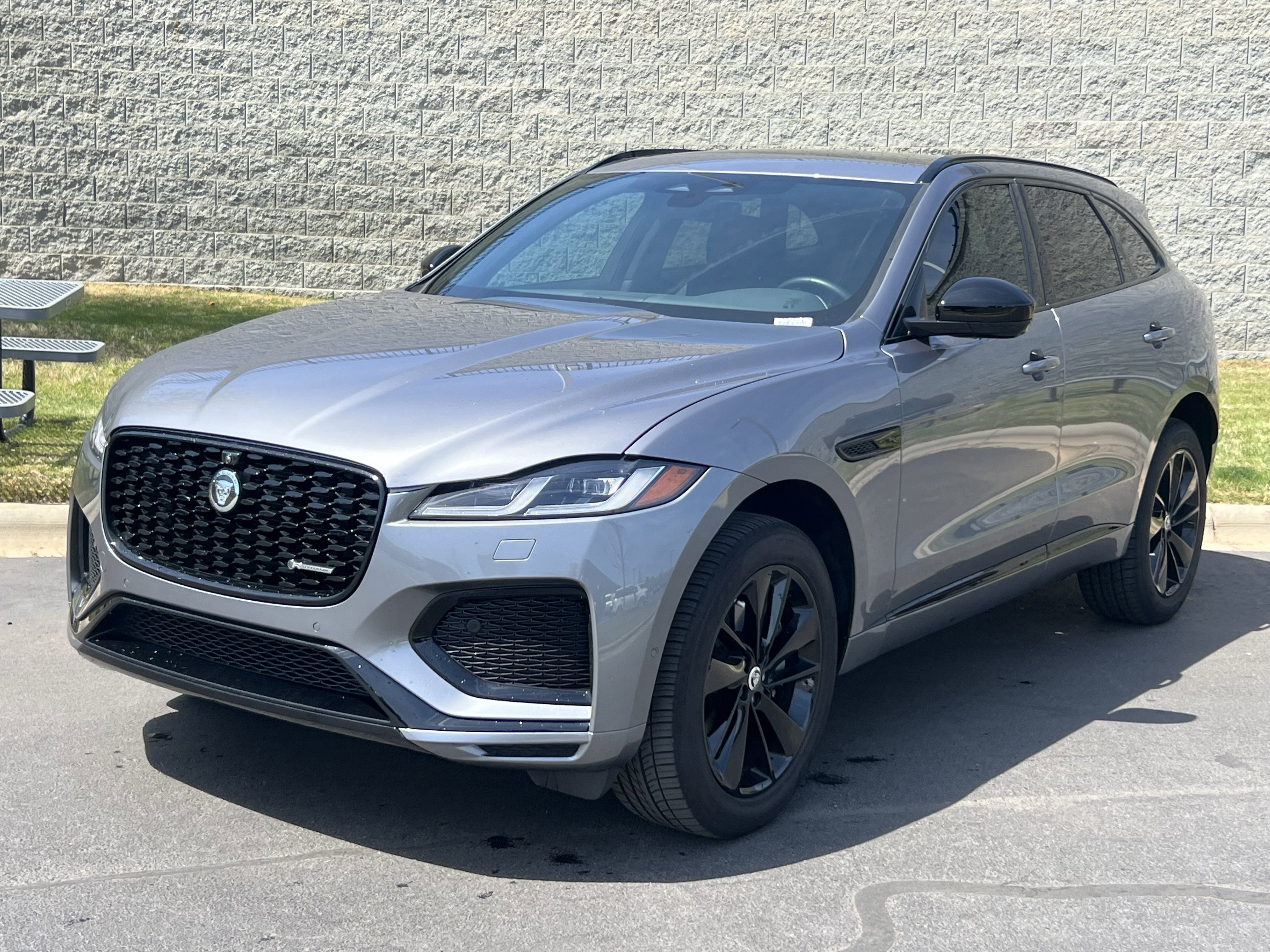 Used 2025 Jaguar F-PACE R-Dynamic S image 2