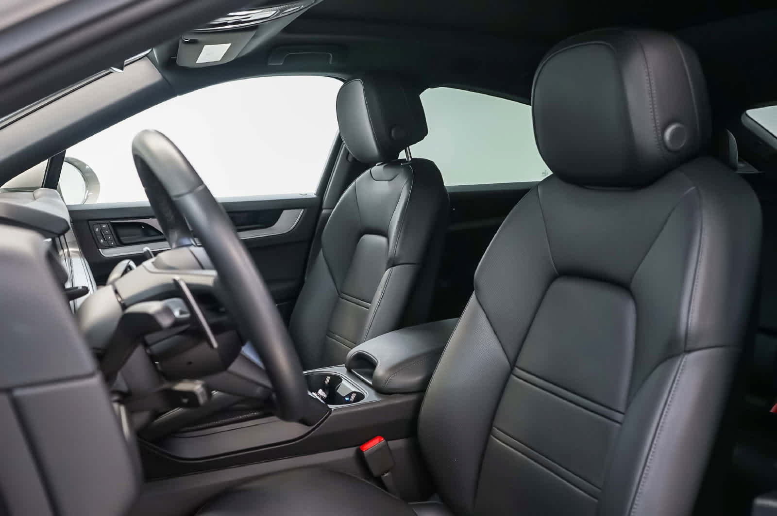 Certified 2026 Porsche Cayenne Coupe AWD/4WD image 5