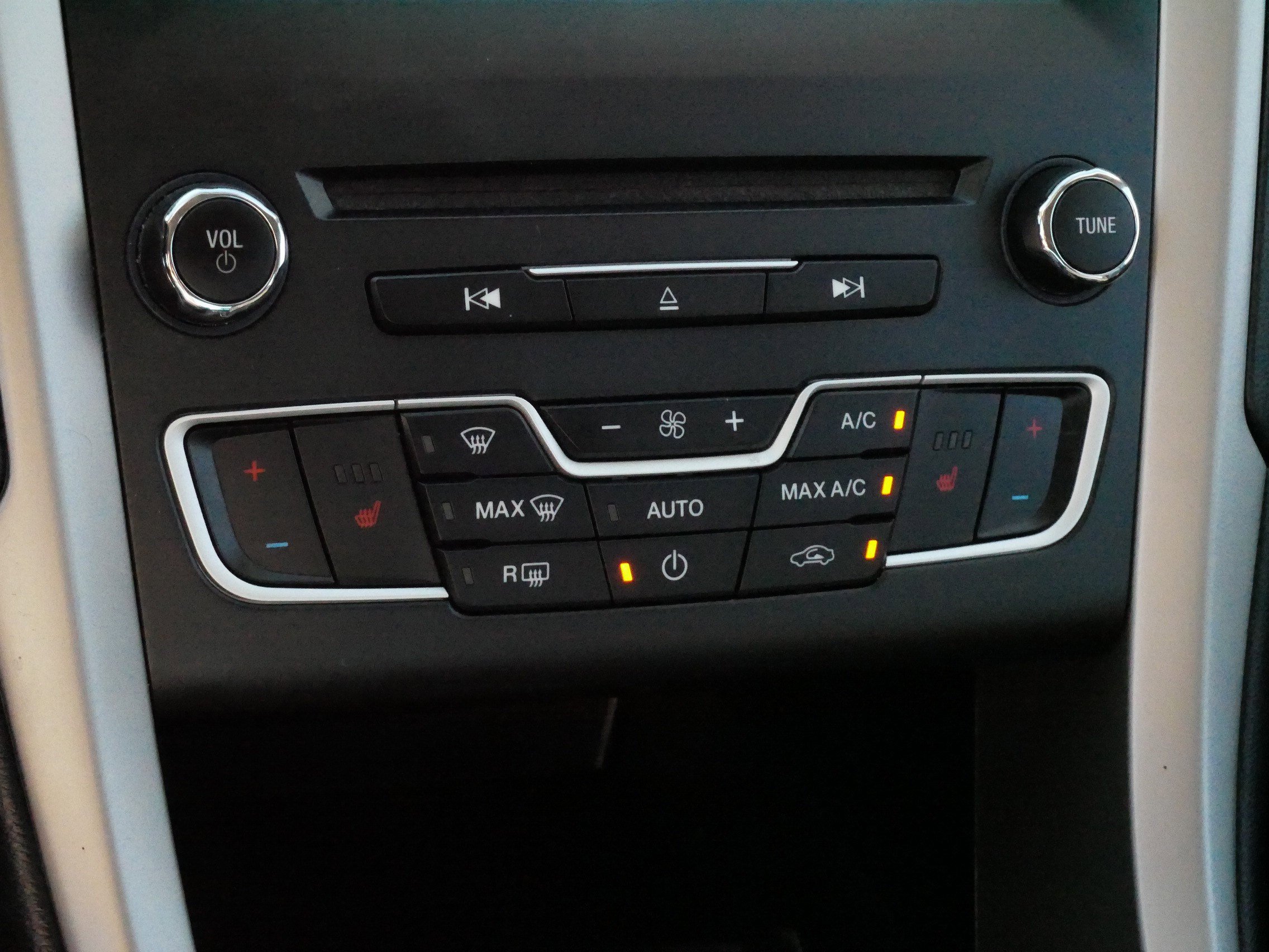 Used 2016 Ford Fusion SE w/ Equipment Group 202A FWD image 23