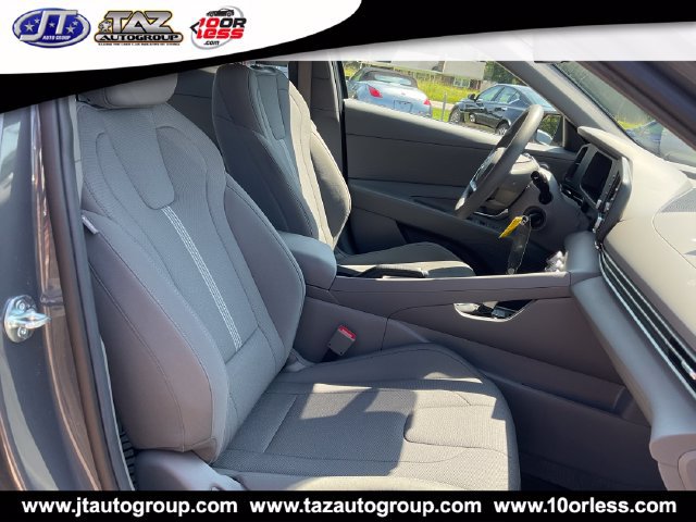 Used 2026 Hyundai Elantra SE FWD image 16