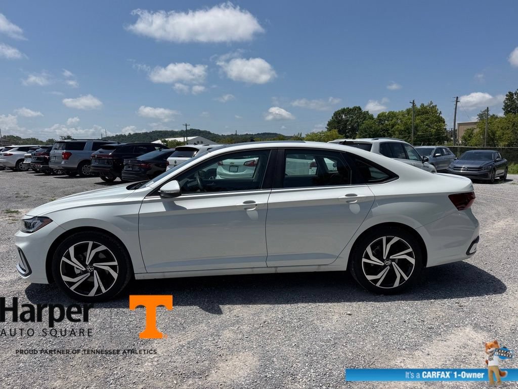 Used 2025 Volkswagen Jetta SEL FWD image 2