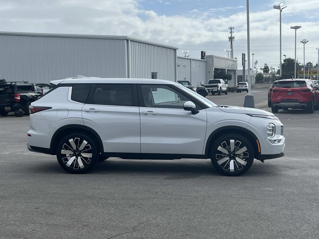 New 2026 Mitsubishi Outlander SE image 5
