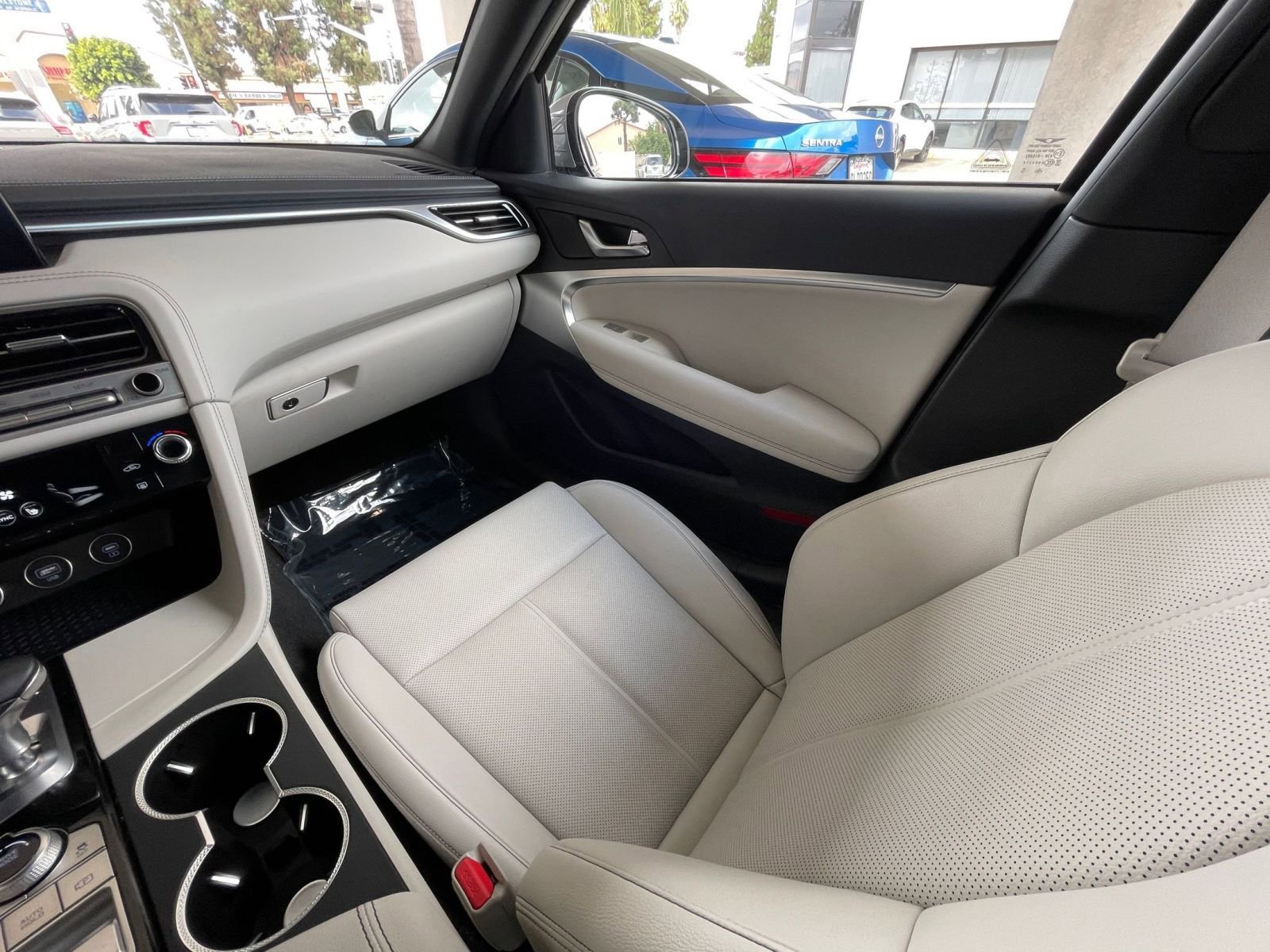 Used 2025 Genesis G70 2.5T image 35