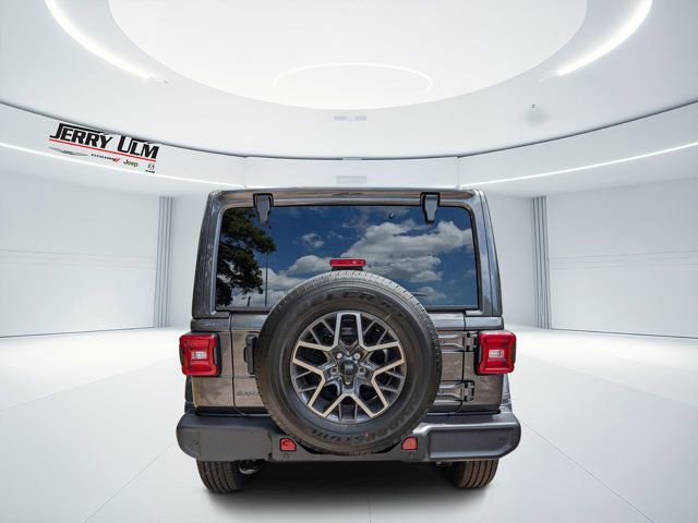 New 2026 Jeep Wrangler Unlimited Sahara AWD/4WD image 4
