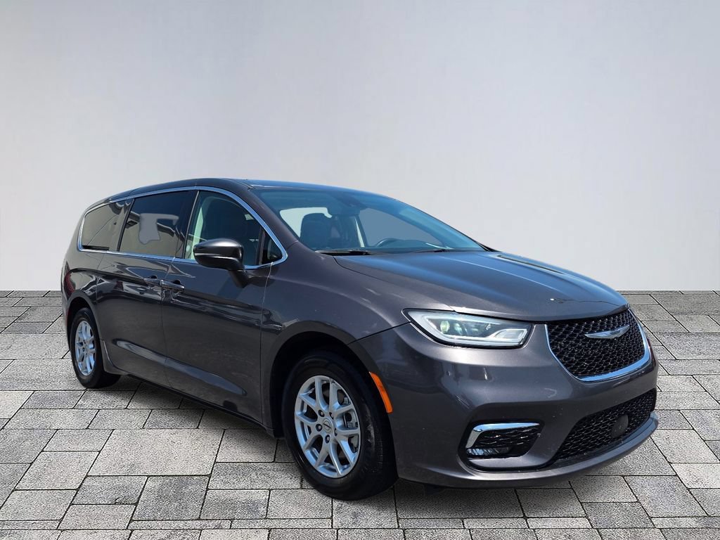 Used 2023 Chrysler Pacifica Touring-L