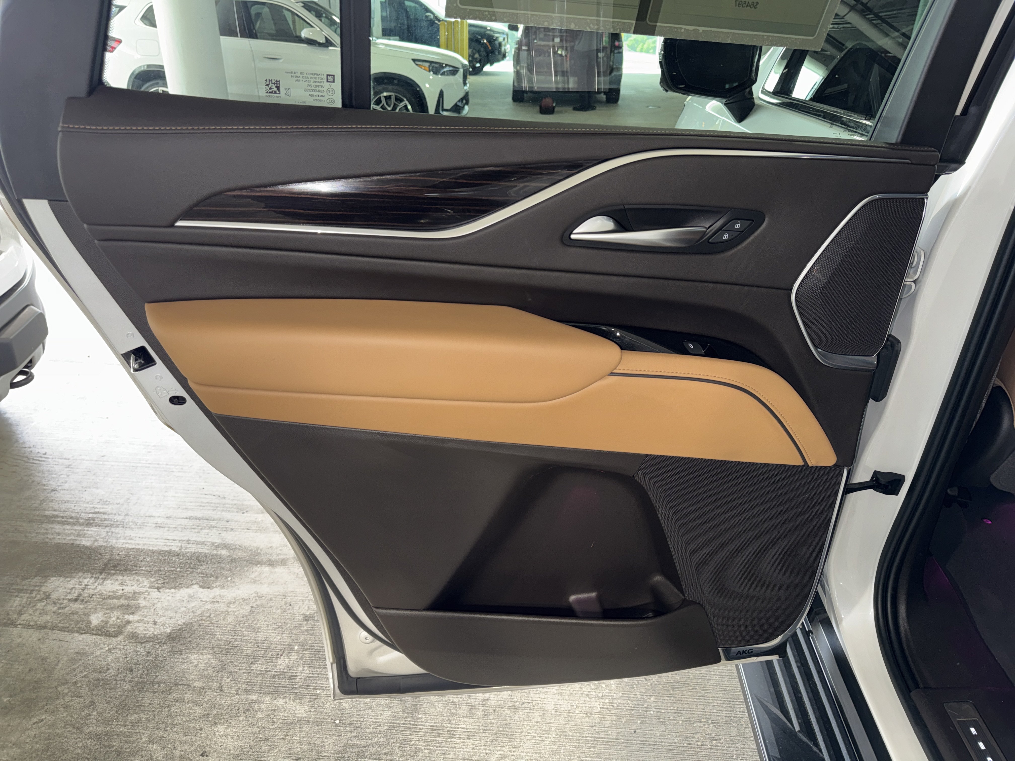 Used 2023 Cadillac Escalade Premium Luxury w/ LPO, Illumination Package AWD/4WD image 16