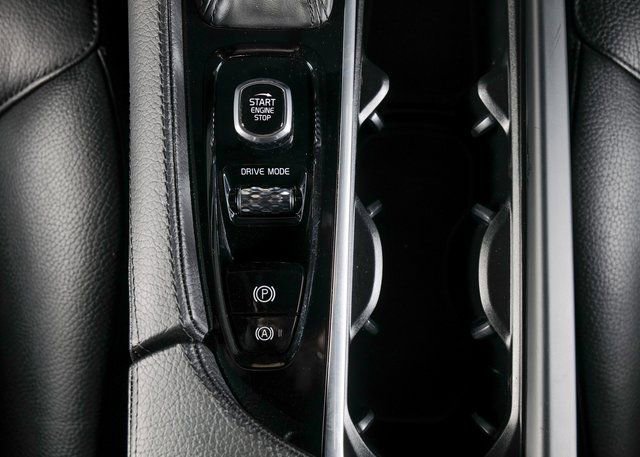 Used 2019 Volvo XC90 T5 Momentum w/ Multimedia Package image 17
