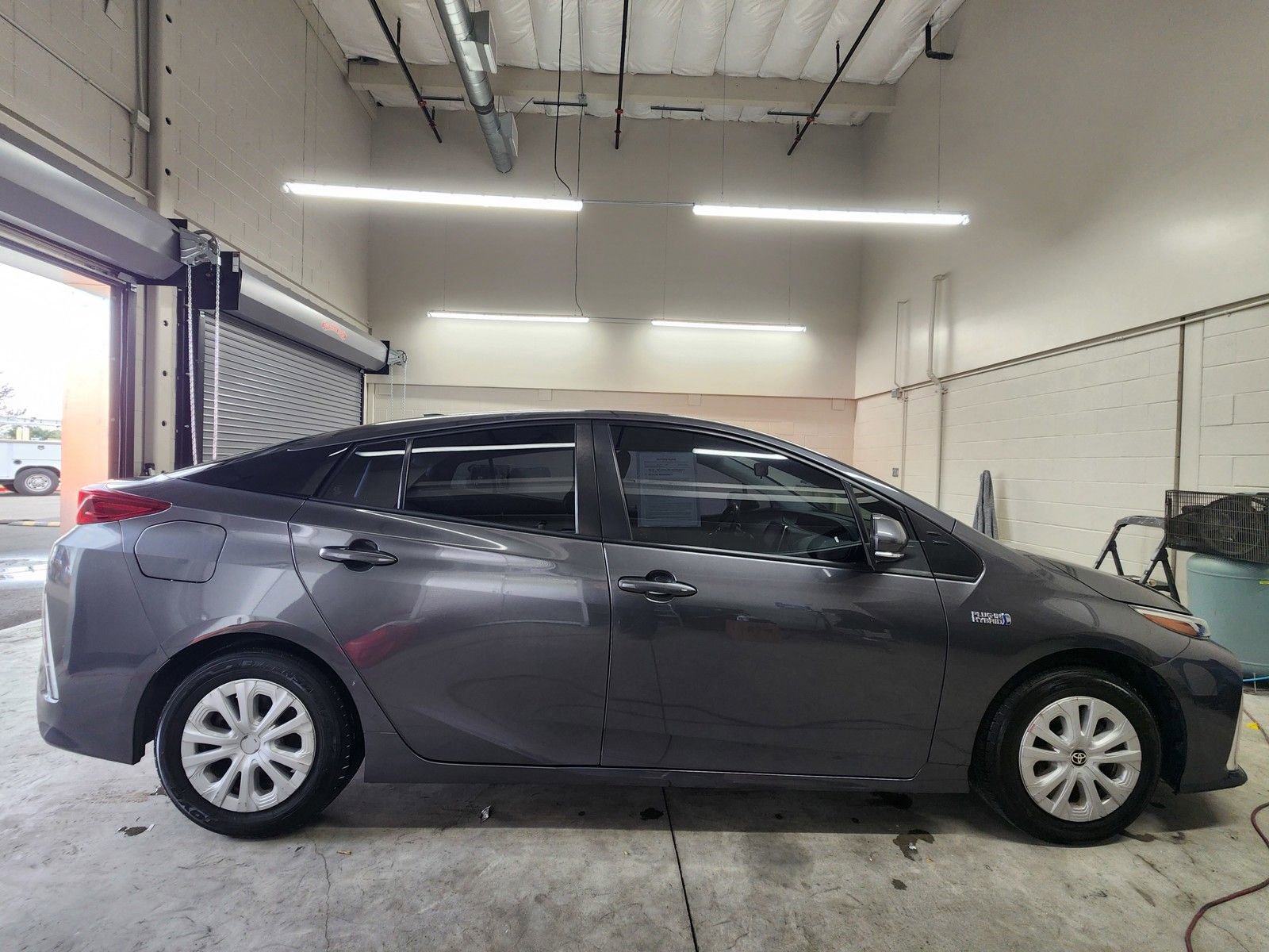 Used 2021 Toyota Prius Prime XLE image 32