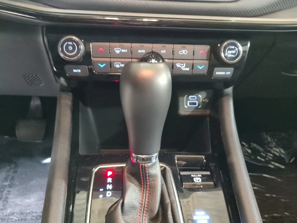 Used 2022 Jeep Compass Trailhawk AWD/4WD image 16