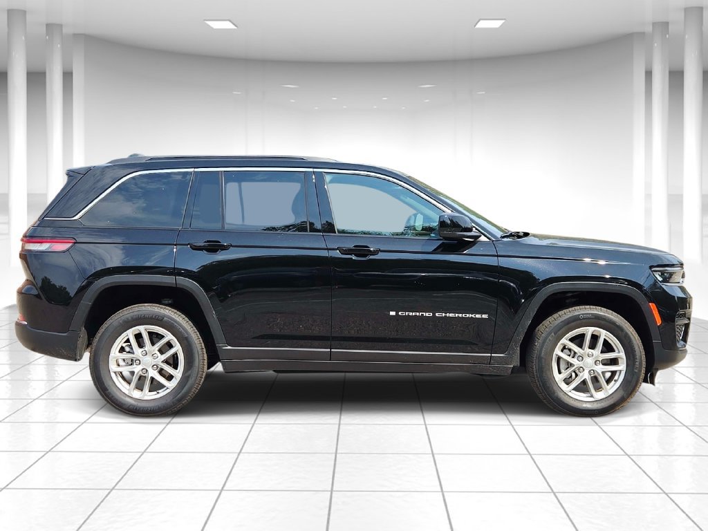 New 2025 Jeep Grand Cherokee Laredo X w/ Luxury Tech Group I AWD/4WD image 2