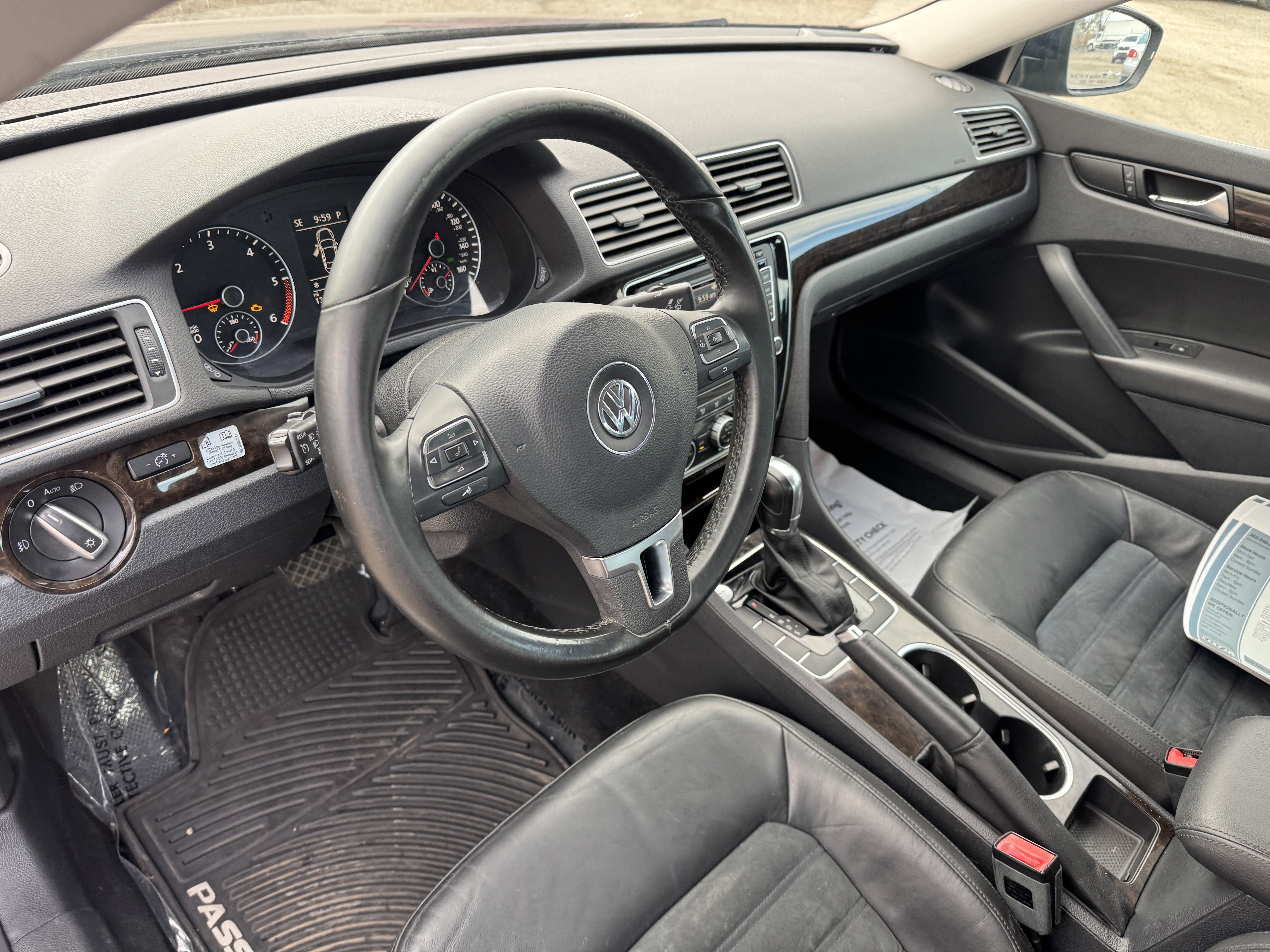 Used 2014 Volkswagen Passat TDI SEL Premium image 14