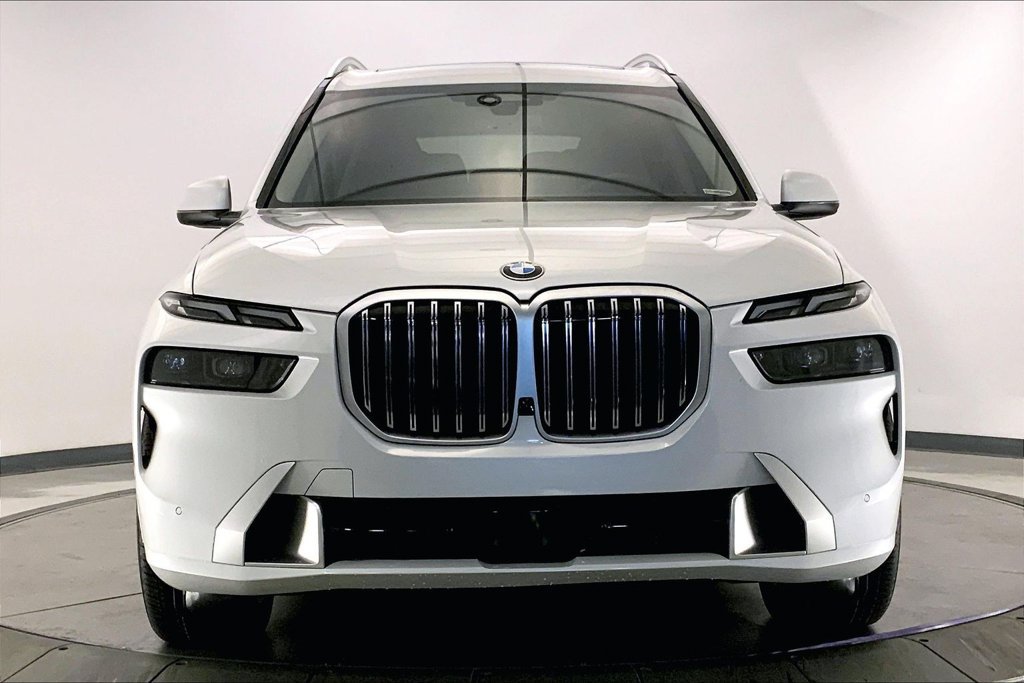 Certified 2024 BMW X7 xDrive40i w/ Premium Package AWD/4WD image 2
