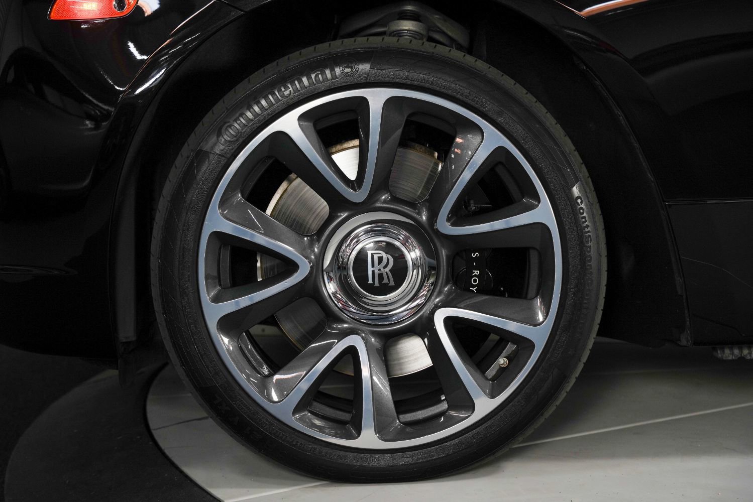 Used 2017 Rolls-Royce Wraith image 18