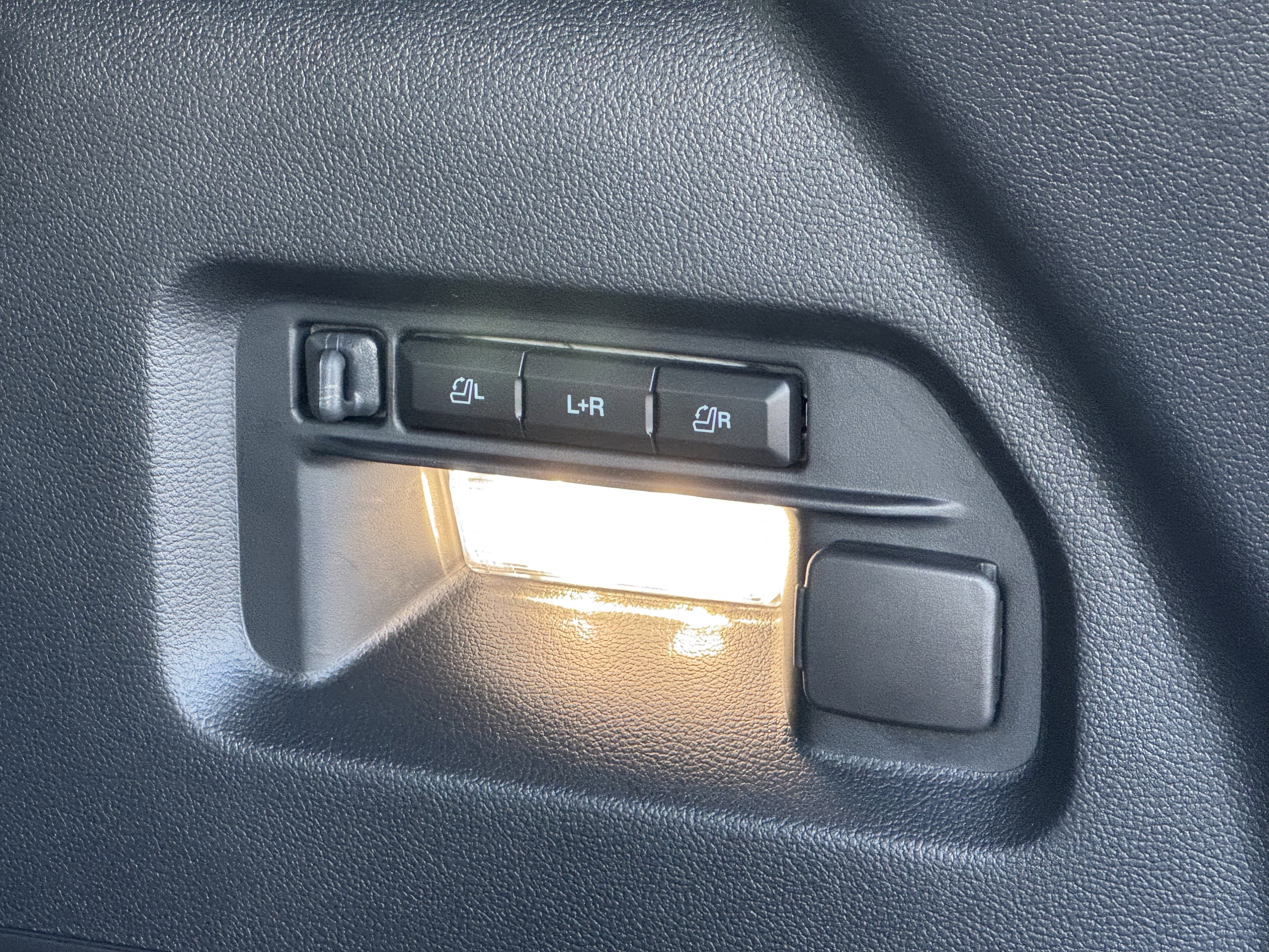 Used 2025 Ford Explorer ST image 39