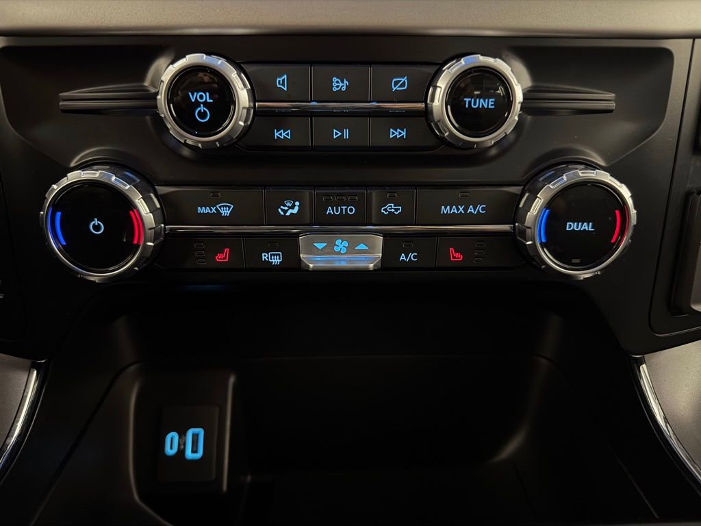 Used 2023 Ford F150 Lightning XLT image 18