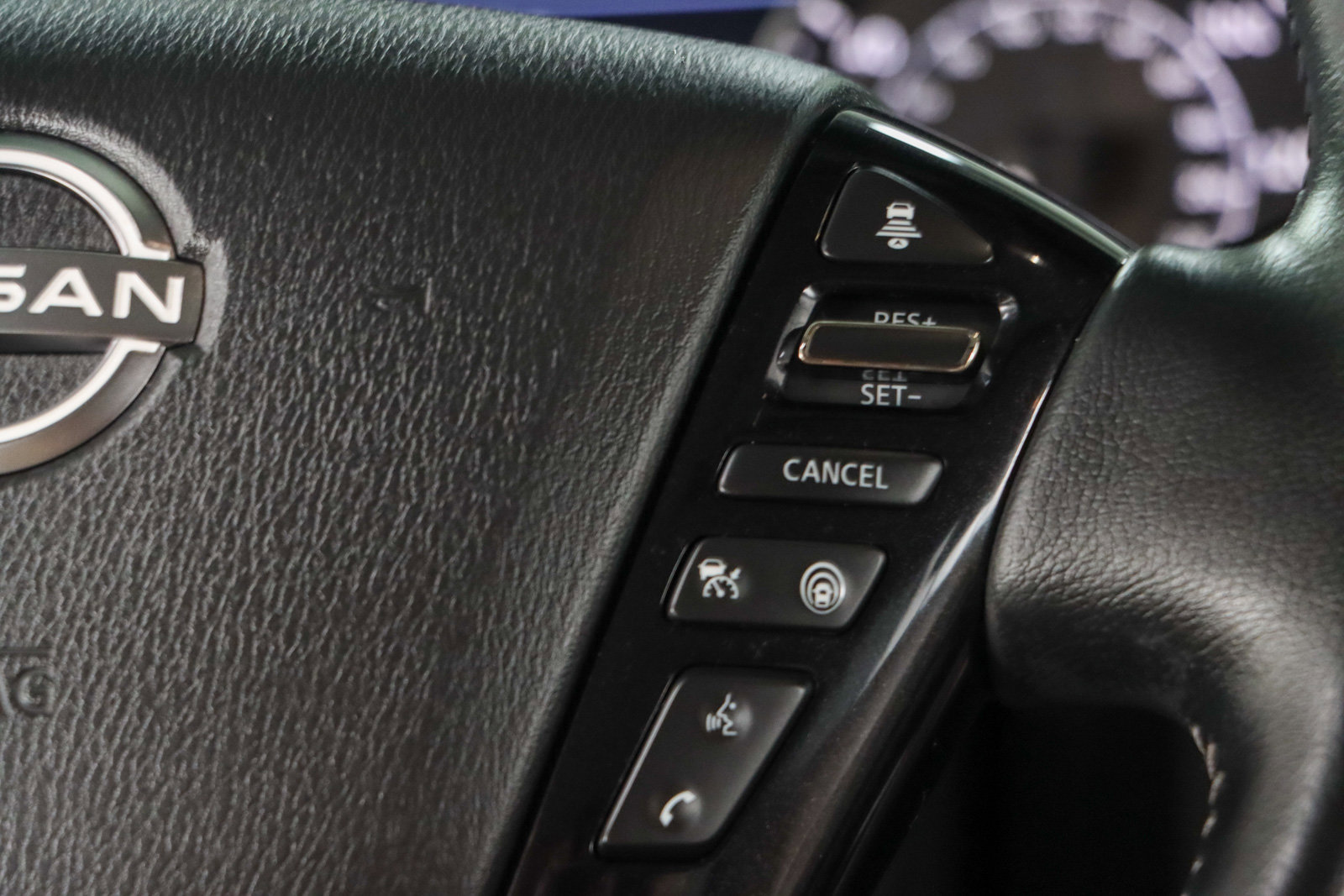 Used 2022 Nissan Armada SL w/ Captain's Chairs Package image 15