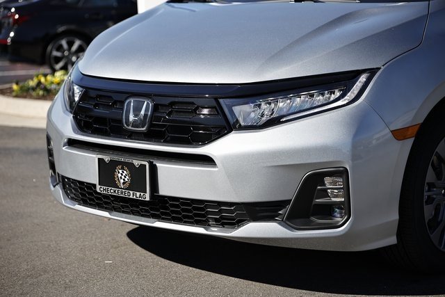 New 2026 Honda Odyssey Touring image 3