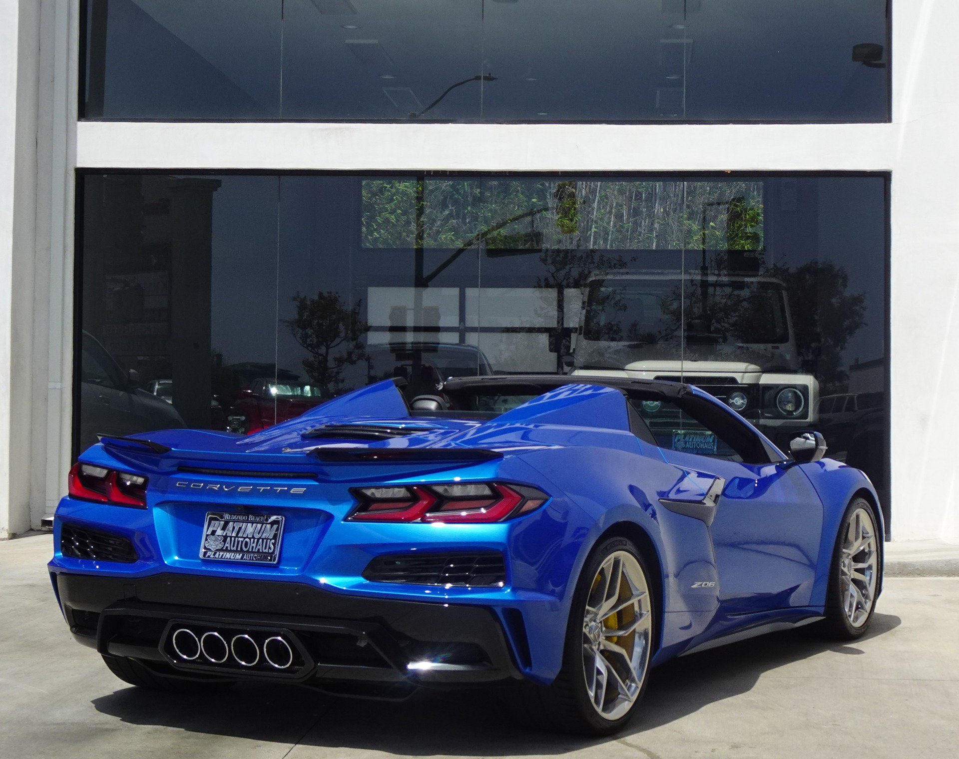 Used 2025 Chevrolet Corvette Z06 w/ Chrome Exterior Badge Package RWD image 8
