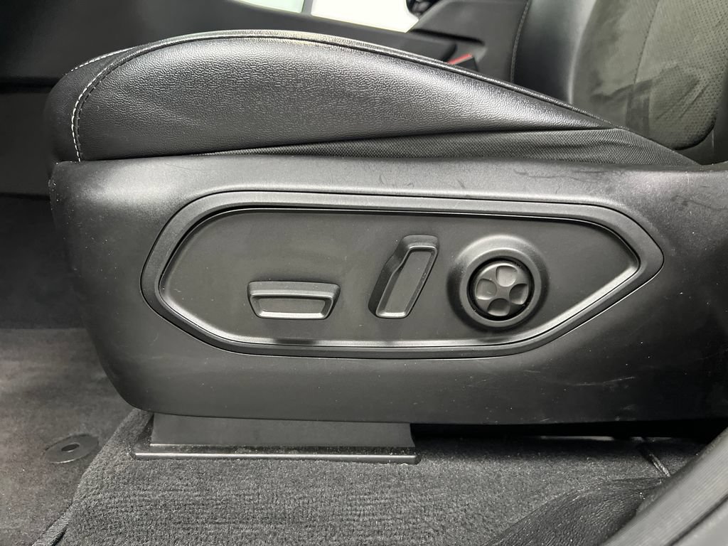 Used 2025 Jeep Grand Cherokee Altitude AWD/4WD image 13