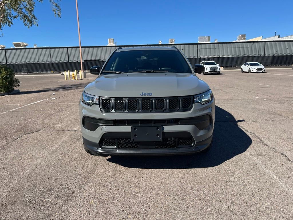Used 2024 Jeep Compass Sport image 3
