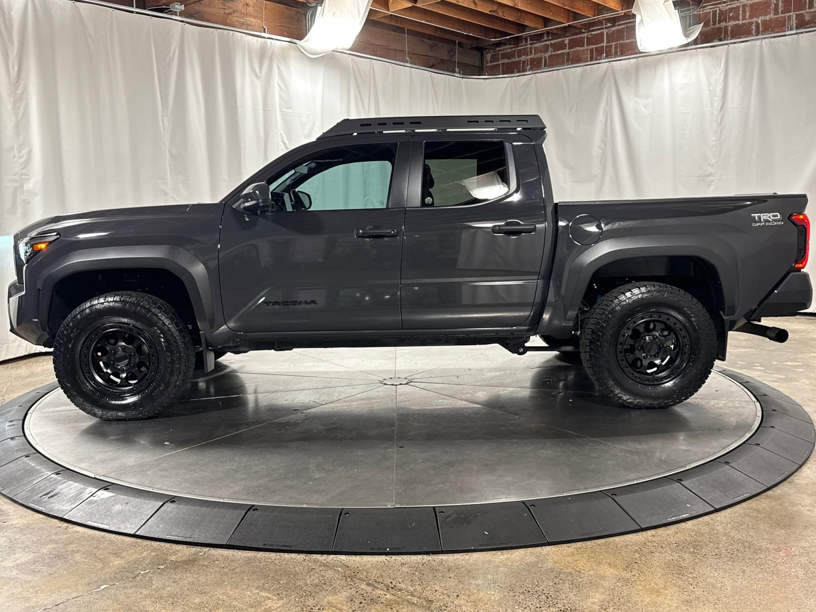 Used 2024 Toyota Tacoma TRD Off-Road AWD/4WD image 17