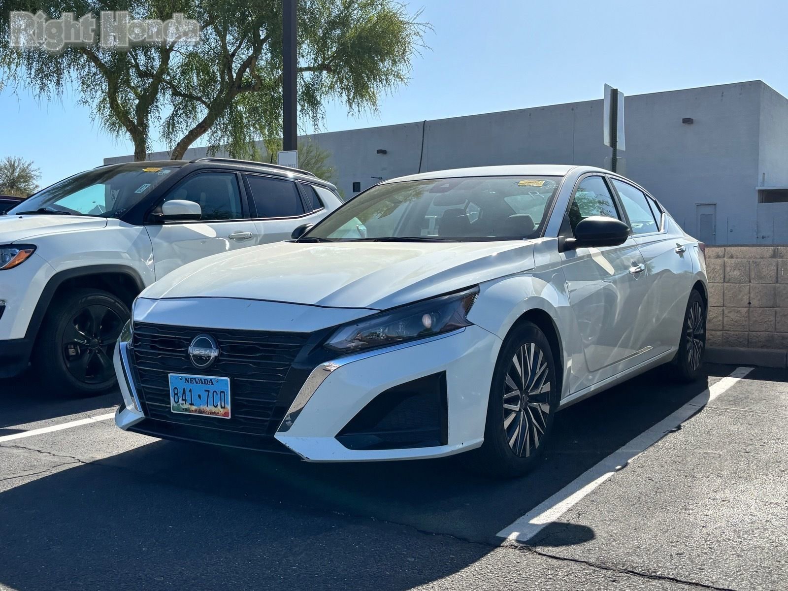 Used 2025 Nissan Altima 2.5 SV FWD image 2