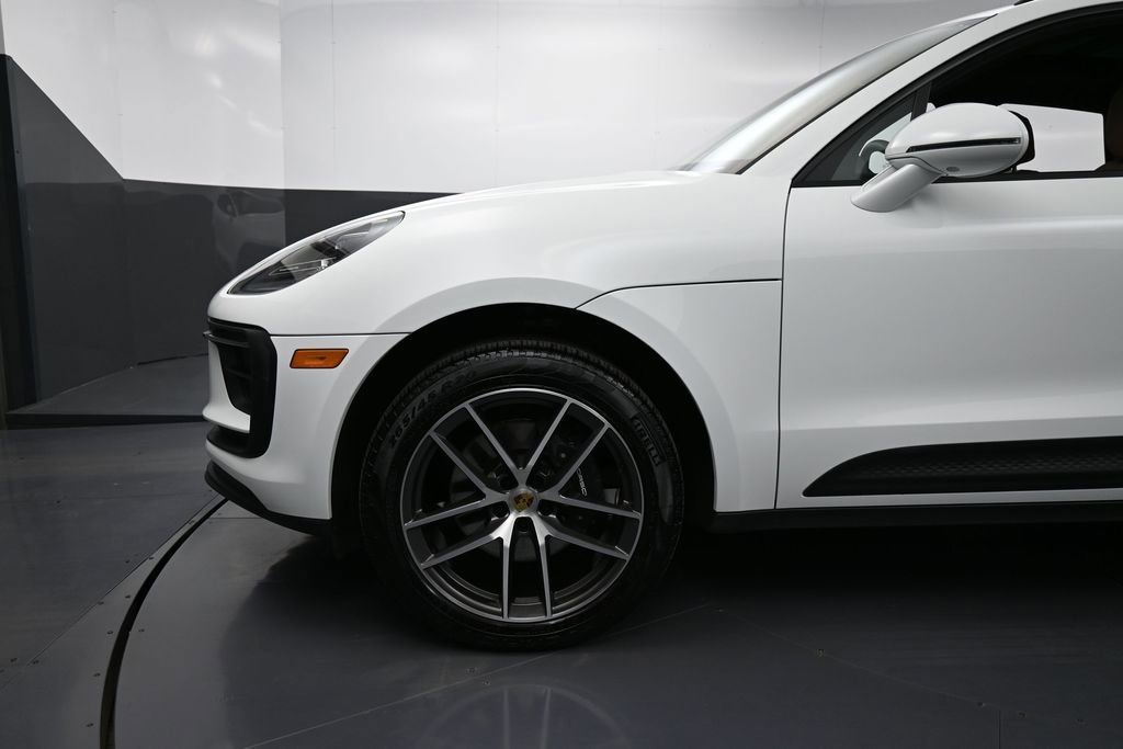 Used 2025 Porsche Macan AWD/4WD image 12