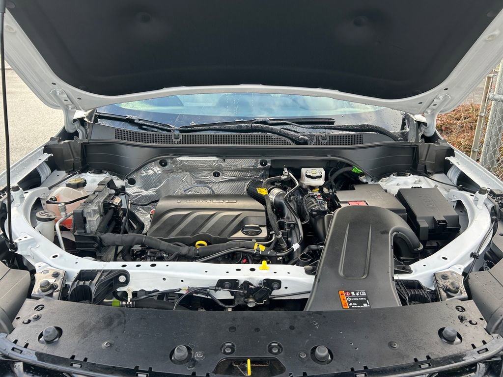 Used 2025 Chevrolet Trax RS w/ Sunroof Package FWD image 29