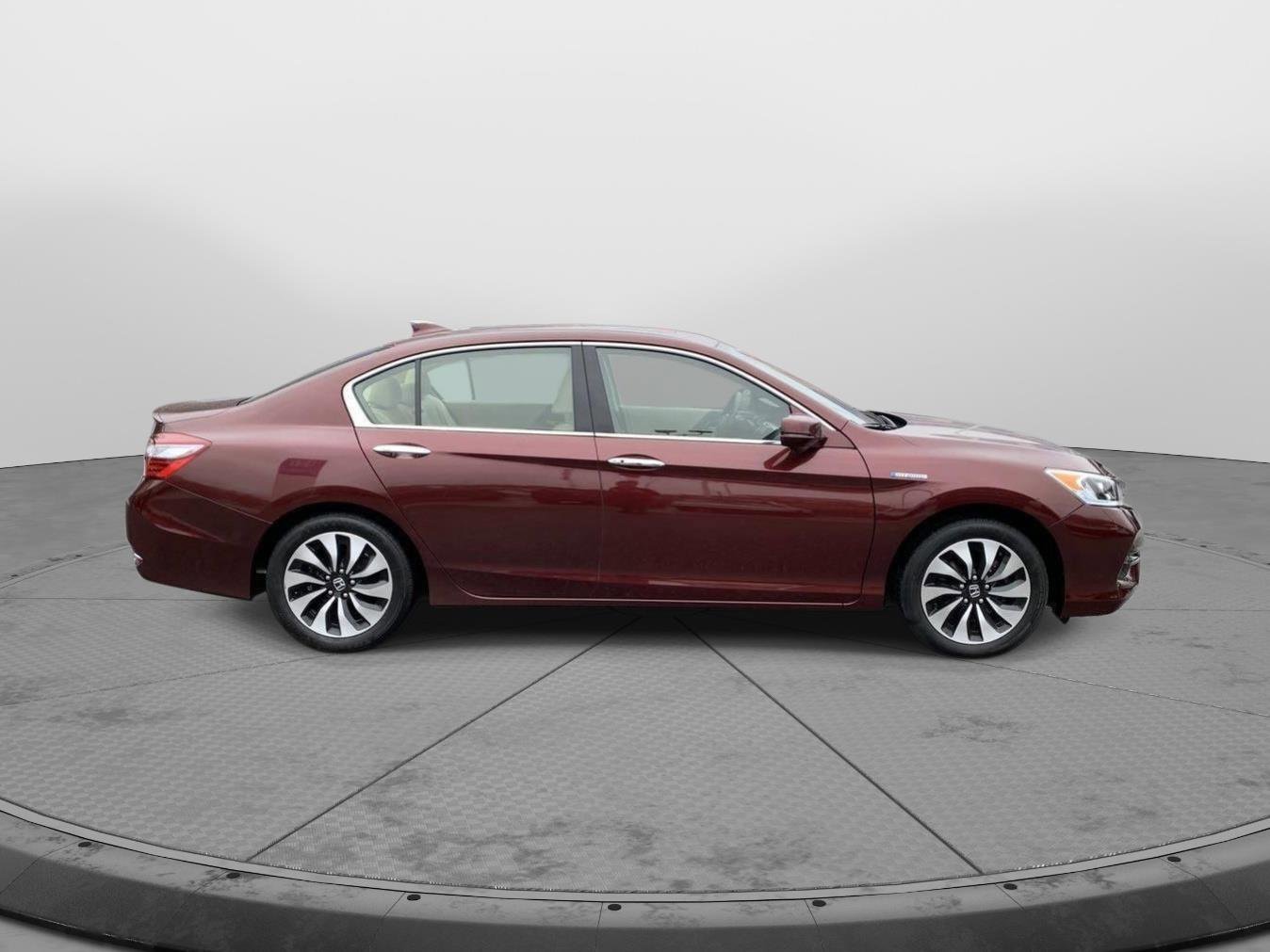 Used 2017 Honda Accord EX-L image 2