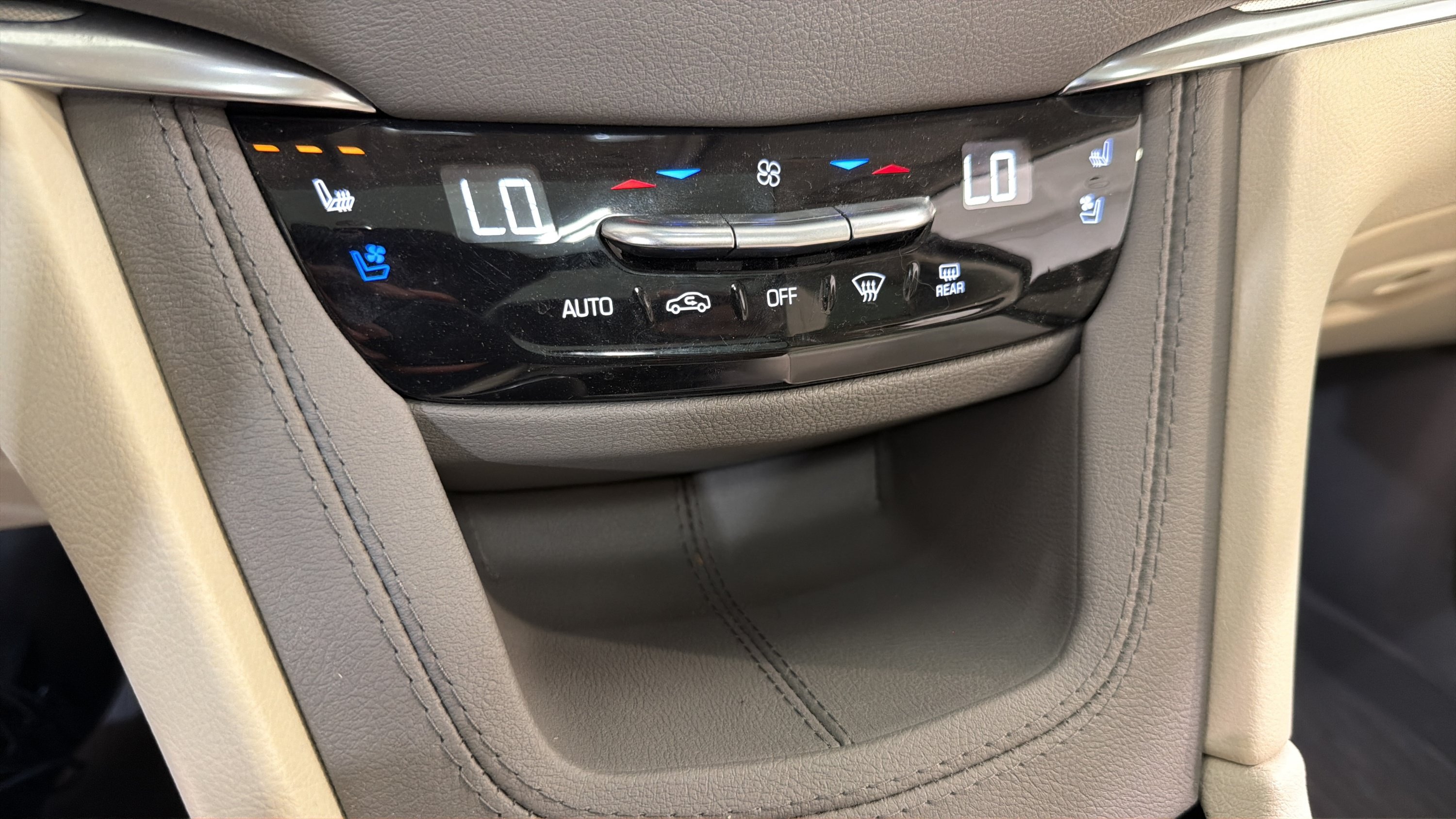 Used 2024 Cadillac XT5 Premium Luxury w/ Technology Package FWD image 19