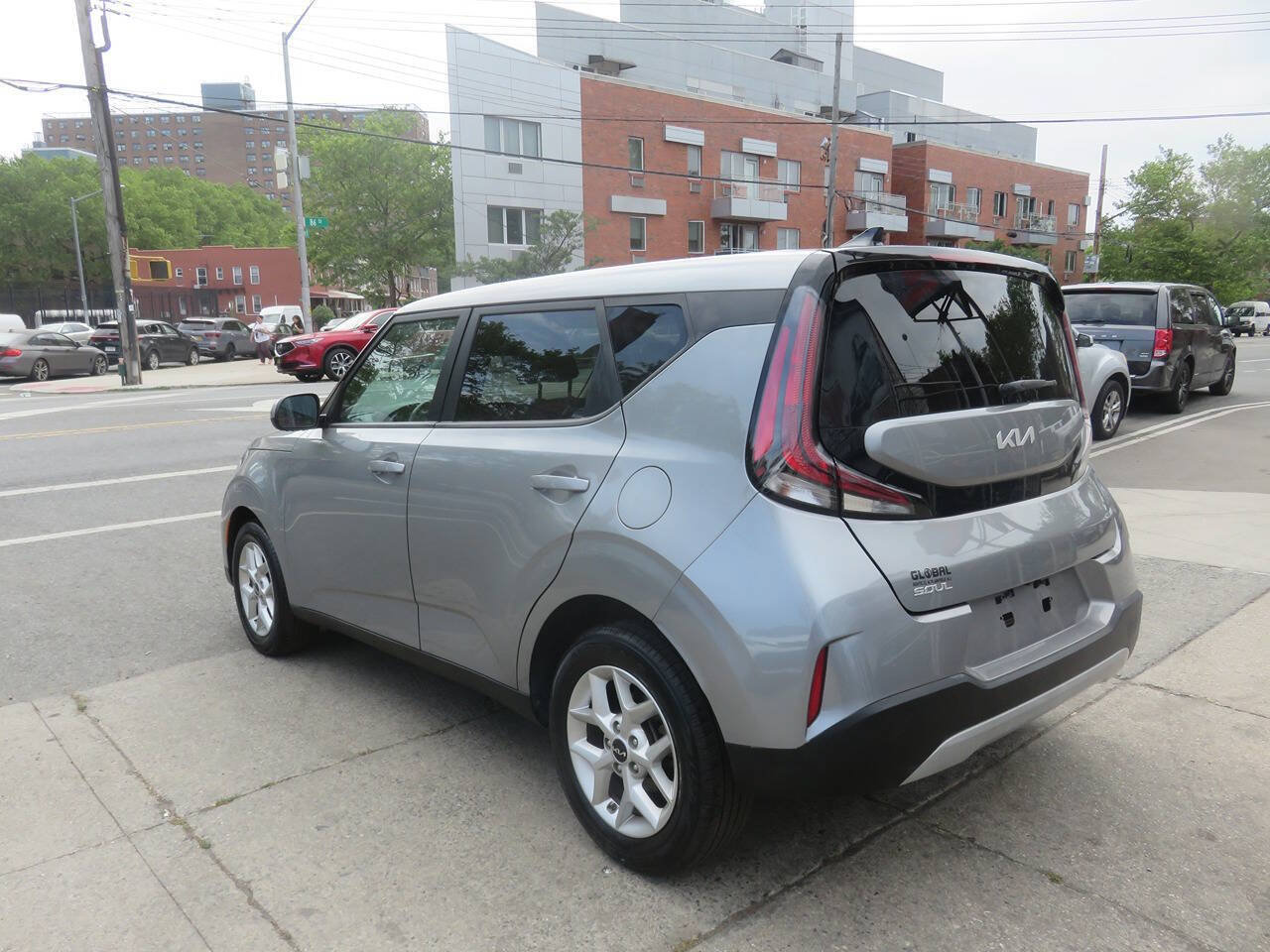 Used 2023 Kia Soul LX w/ LX Technology Package FWD image 5