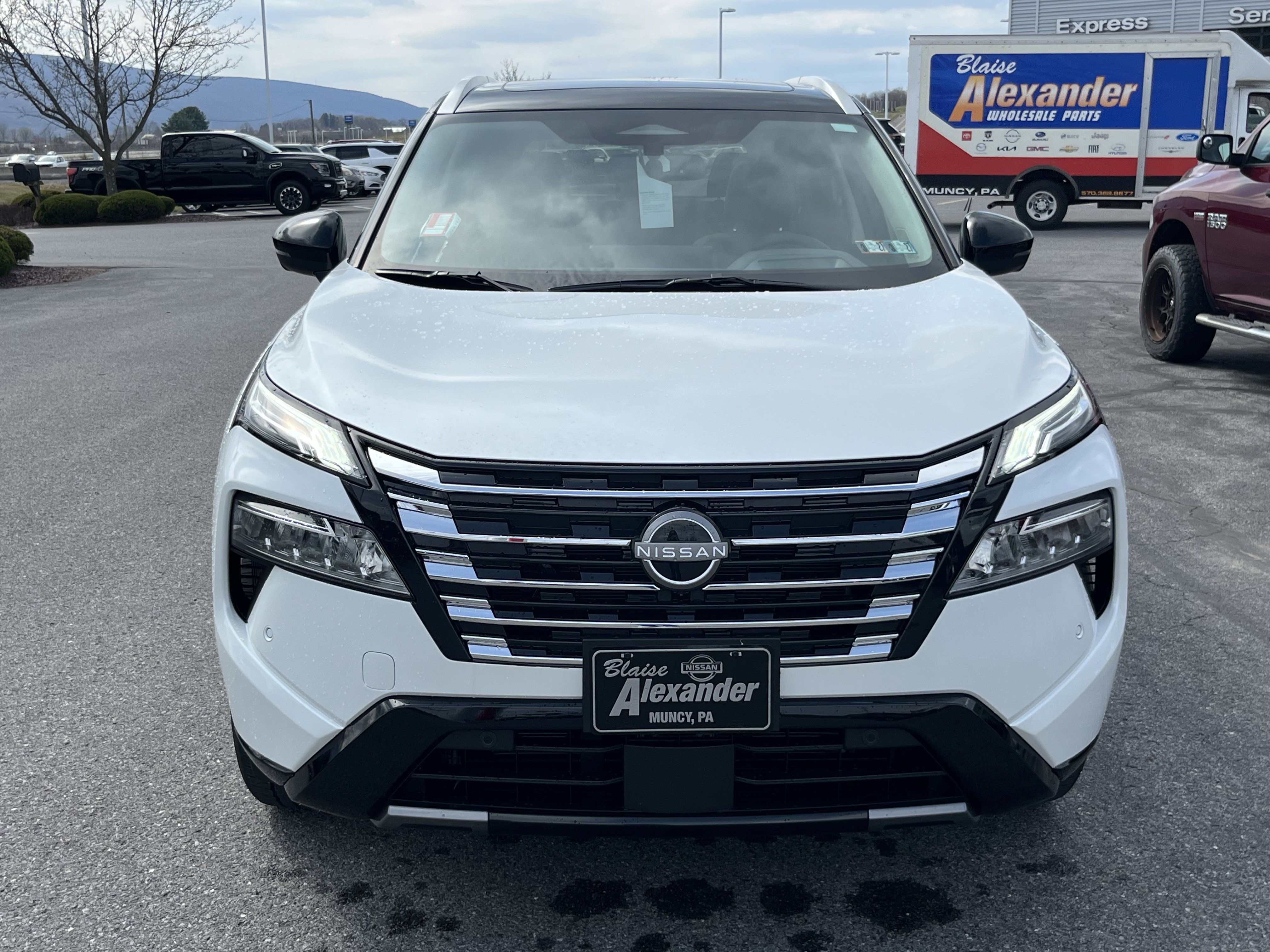 New 2026 Nissan Rogue Platinum w/ Tech Package image 12