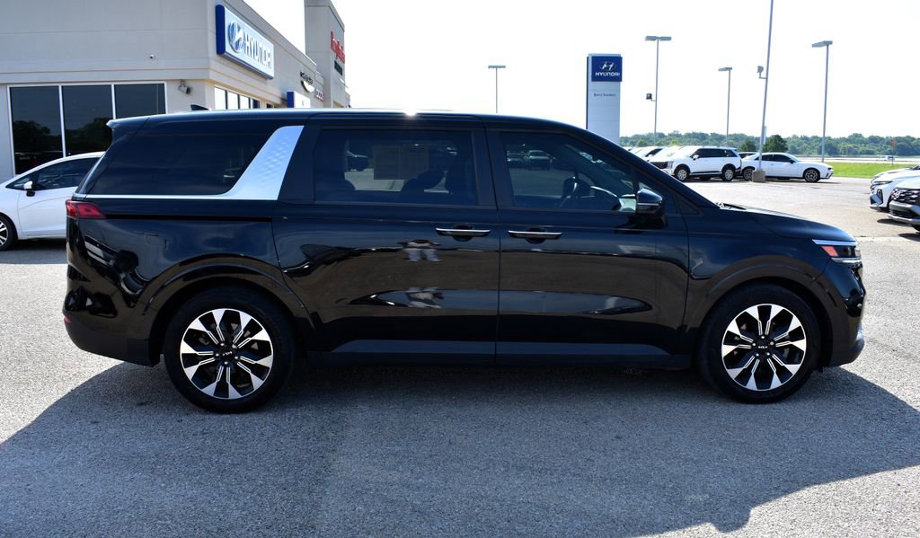 Used 2024 Kia Carnival EX FWD image 2