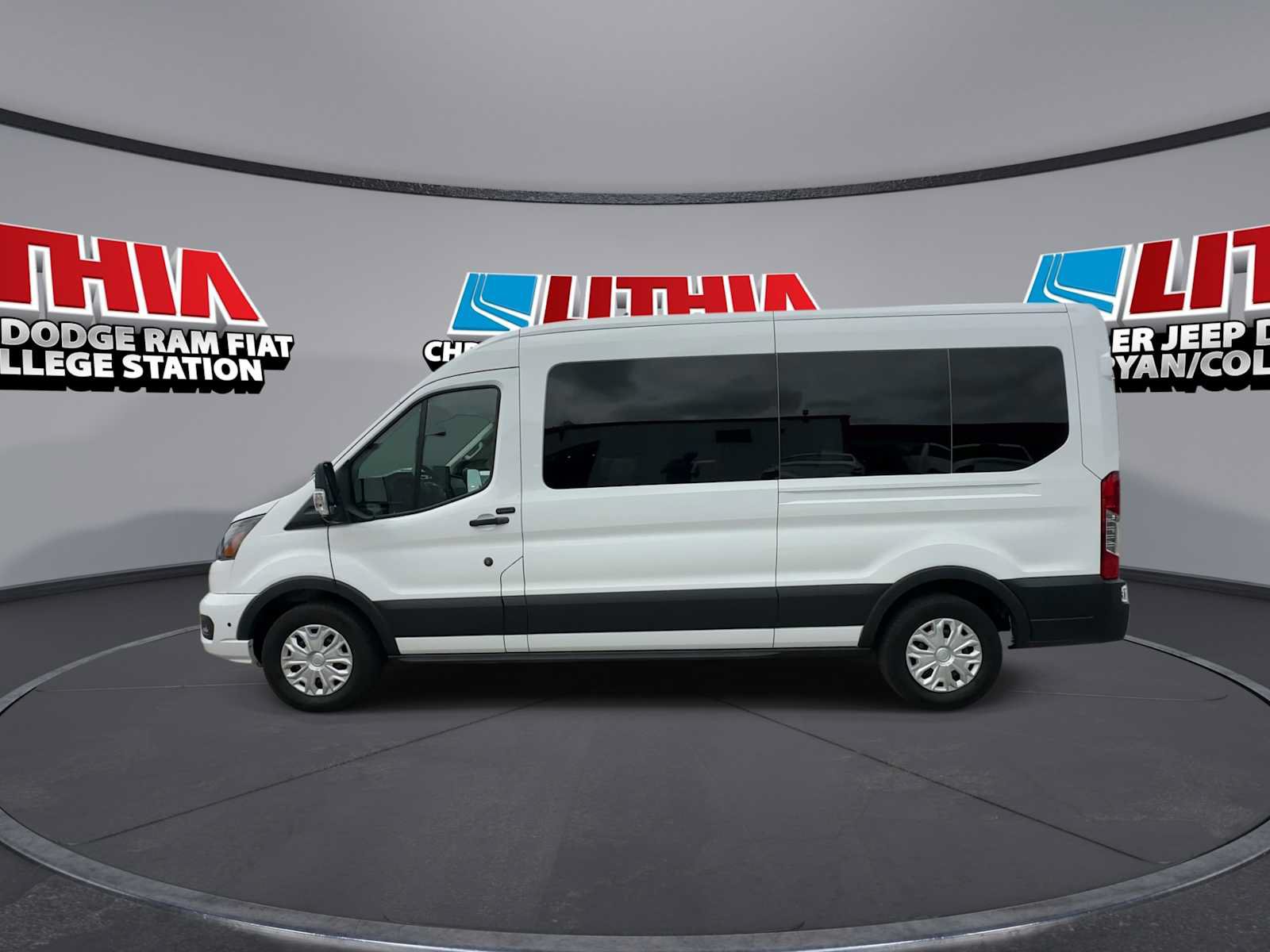 Used 2025 Ford Transit 350 XLT RWD image 5