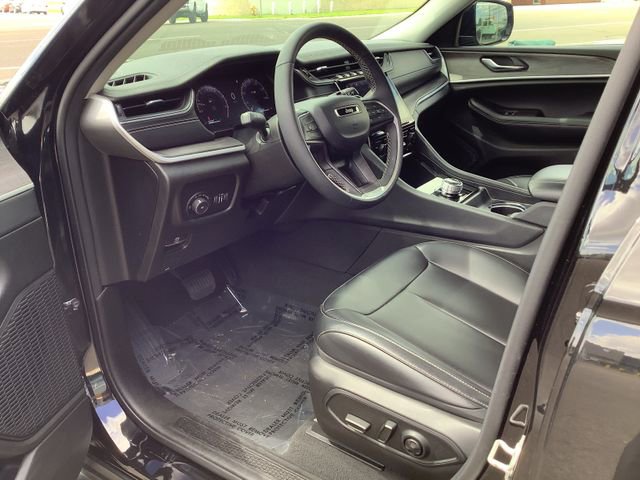 Used 2024 Jeep Grand Cherokee Limited RWD image 7