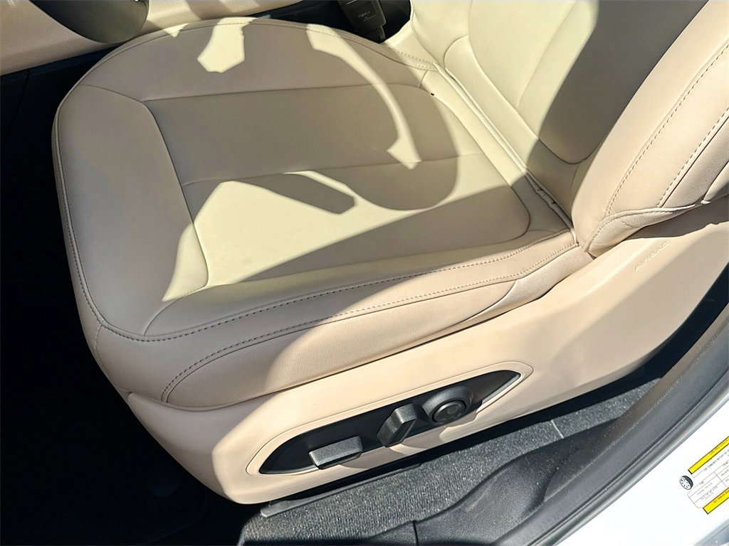 Used 2025 Jeep Grand Cherokee Limited image 21