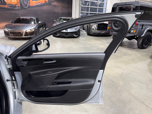 Used 2017 Jaguar XE Premium image 67