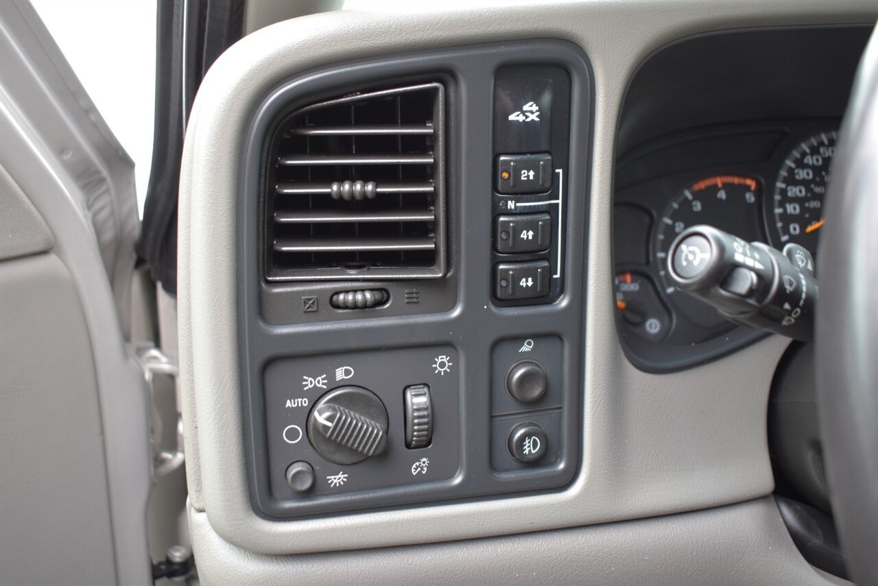 Used 2005 Chevrolet Silverado 2500 LT w/ Heavy-Duty Power Package AWD/4WD image 18