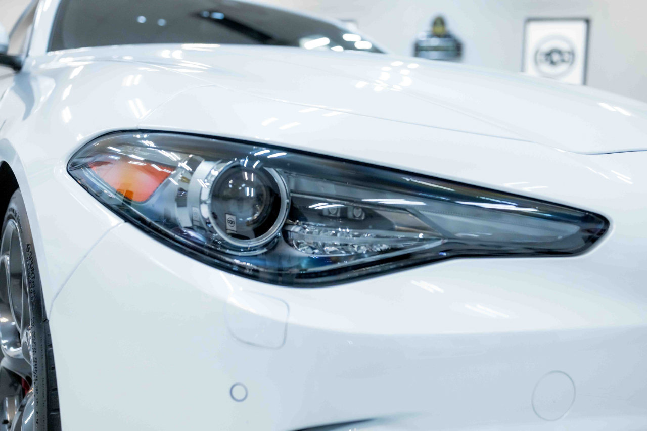 Used 2017 Alfa Romeo Giulia Quadrifoglio image 16